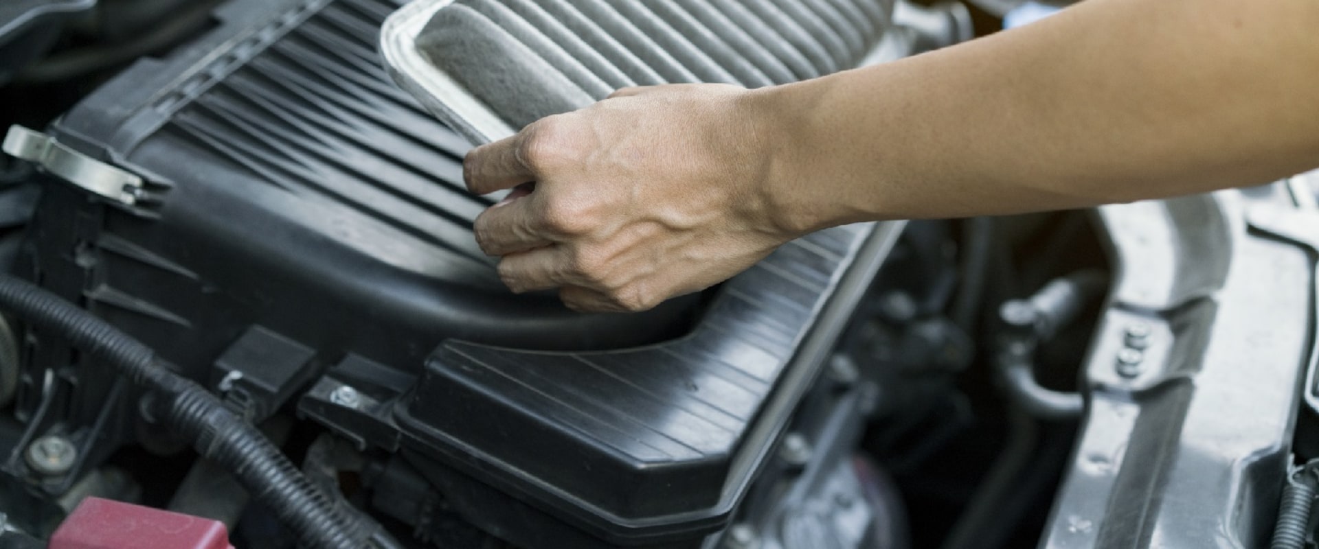 What Are the Symptoms of a Loose Air Filter Housing?